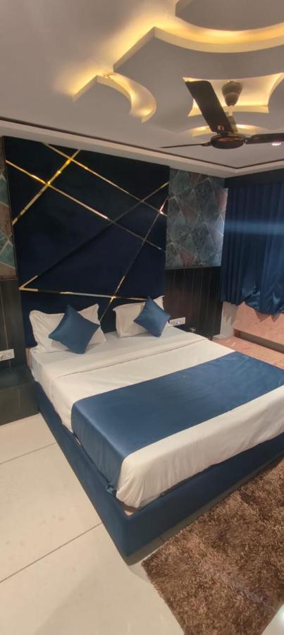 Prime View Hotel アーメダバード エクステリア 写真