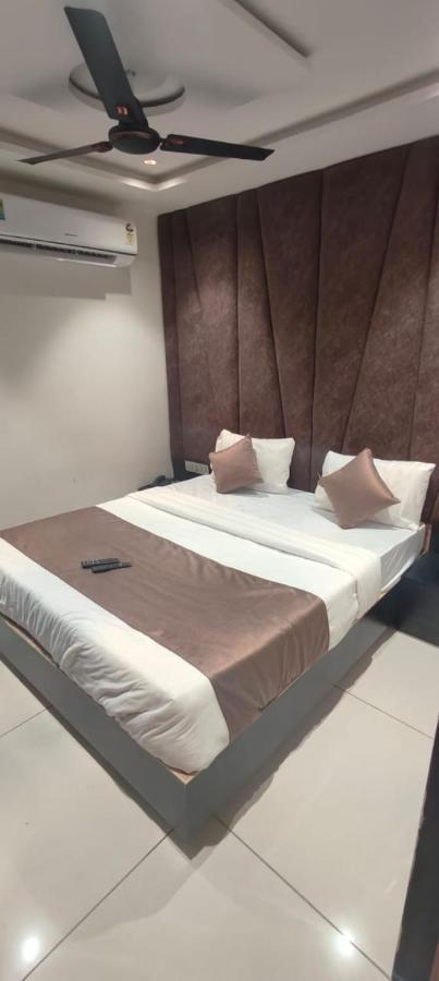 Prime View Hotel アーメダバード エクステリア 写真