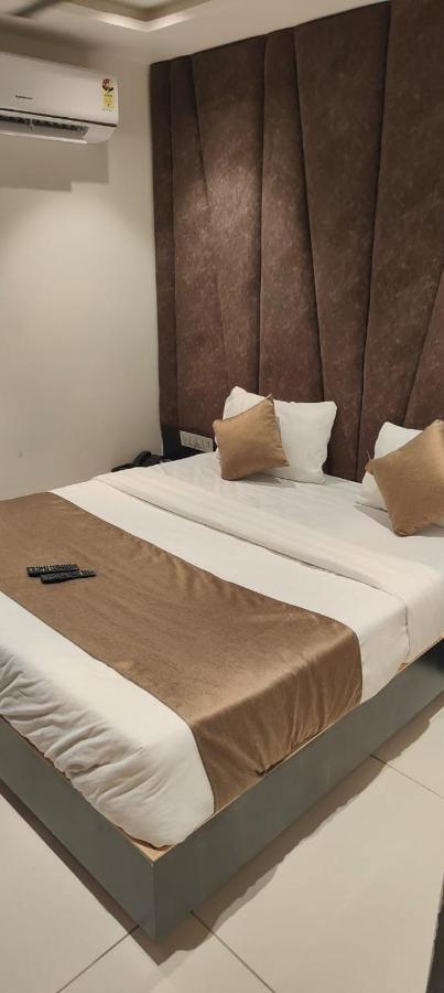 Prime View Hotel アーメダバード エクステリア 写真