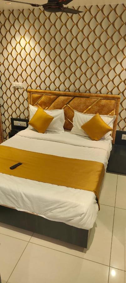 Prime View Hotel アーメダバード エクステリア 写真