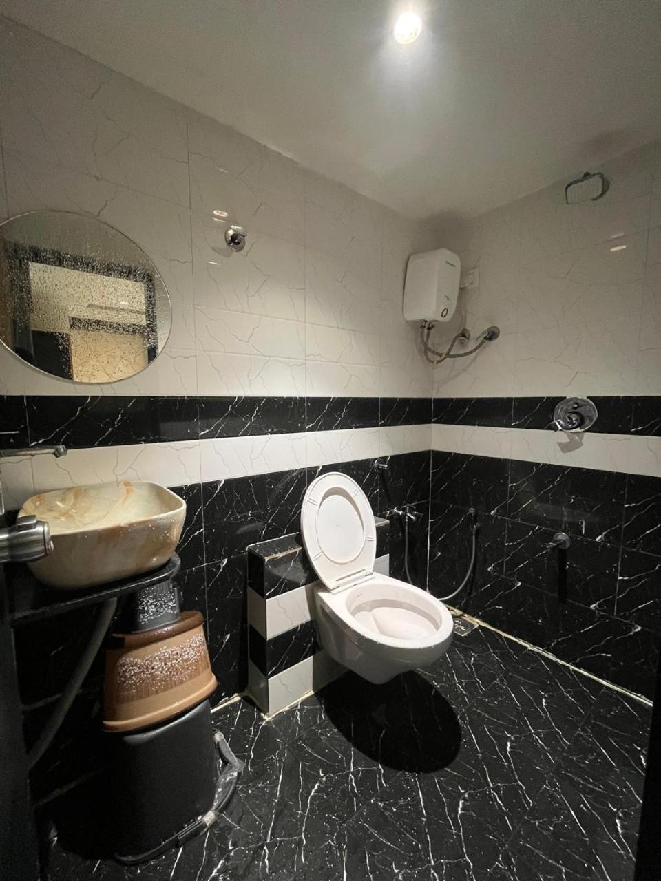 Prime View Hotel アーメダバード エクステリア 写真